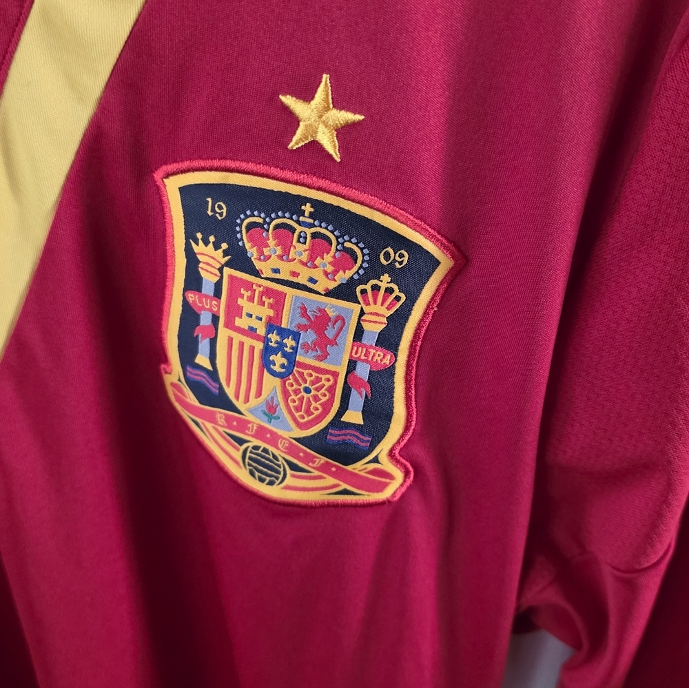 Adidas SPAIN Jersey Size MEDIUM - Picture 2 of 5